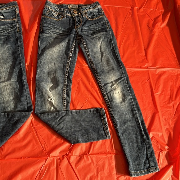 2 cute pairs of girls Mudd Jeans. Sizes 8 - Picture 3 of 7
